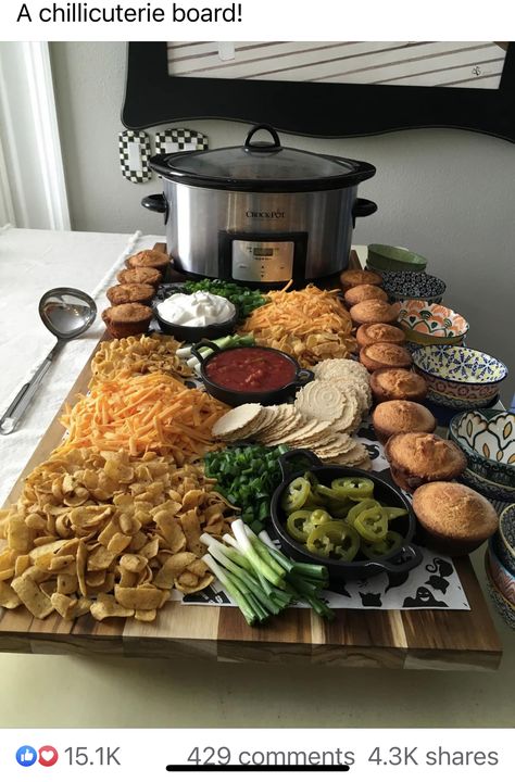 Chili Bar Party, Nye Food, Dinner Party Planning, Chili Dinner, Chili Bar, Party Food Buffet, Charcuterie Inspiration, Party Food Platters, Party Dishes