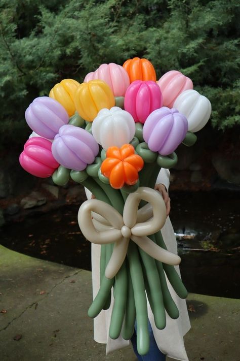 Flower Ballons Bouquet, Tulip Party Decorations, Tulips Birthday Party Decoration, Tulip Balloon Bouquet, Flower Bouquet Balloon, Balloon Flowers Bouquet, Tulip Birthday Party, Ballons Bouquet Ideas, Bouquet With Balloons