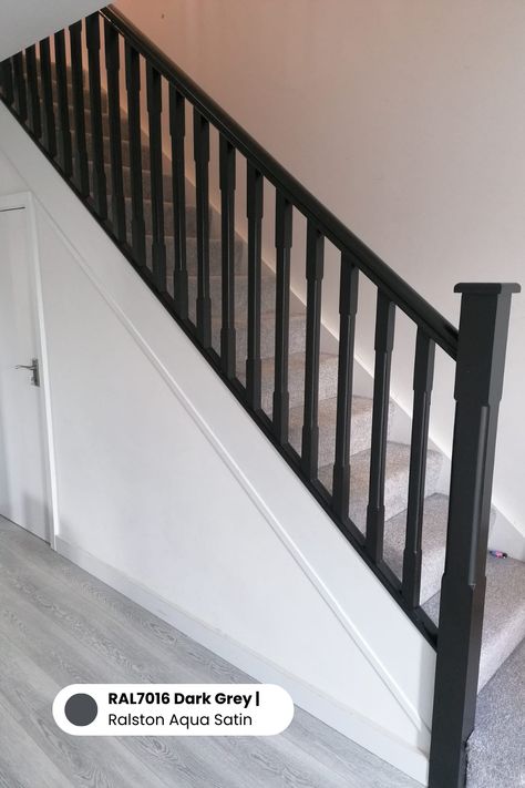 Dark Grey Spindles Staircase, Black Staircase Grey Carpet, Dark Grey Staircase Painted, Black And White Bannister Rail, Grey White Hallway, Black Stair Case Ideas, Greige Staircase, Black Bannister Grey Carpet, Dark Grey Bannister