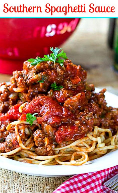 Southern Spaghetti Sauce-thick and meaty spaghetti sauce flavored with onions, green peppers, and a little sweetness. Meat Pasta Recipe, Southern Spaghetti, Meaty Spaghetti, Meaty Spaghetti Sauce, Best Spaghetti Recipe, Homemade Spaghetti Sauce Recipe, Sauce Spaghetti, Spaghetti Meat Sauce, Best Spaghetti