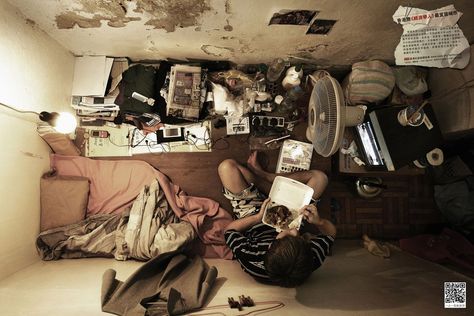 Cramped Apartments in Hong Kong Shot From Directly Above Hong Kong House, Low Income Apartments, Kowloon Walled City, Micro Apartment, Beat Generation, Tiny Apartments, Messy Room, Community Organizing, Boiled Potatoes