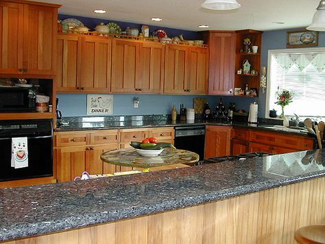 @Elena De Souza Image detail for -Blue Pearl granite counter tops and cherry cabinets. Income Aesthetic, Best Tiles For Kitchen, Small U Shaped Kitchen, Tan Kitchen, Best Kitchen Lighting, Honey Oak Cabinets, White Tile Backsplash, U Shaped Kitchen, Best Kitchen Designs