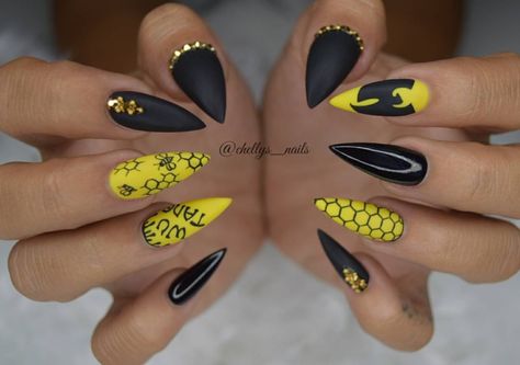 Nails Old School, Acrylic Stiletto Nails, Bee Nails, August Nails, Ideas For Nails, Nail Designs Ideas, Matte Nails Design, Stiletto Nails Designs, Nails Colors