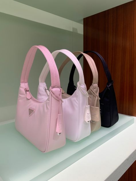 Prada Nylon Bag, Stylish Outfits Casual, Stylish School Bags, Prada Handbag, Aesthetic Bags, Fashion Shoes Heels, Prada Nylon, Girly Bags, Prada Bags