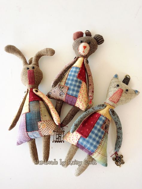 Sewing Stuffed Animals, Toy Ideas, Monster Dolls, Fabric Toys, Fabric Animals, Sewing Dolls, Sewing Toys, Fabric Projects, Animal Dolls