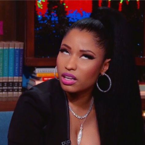 nicki minaj. nicki minaj interview. nicki minaj rolling her eyes. Funny Nicki Minaj, Nicki Minaj Interview, Mood Pics Funny, Diy Foods, Regular People, Nicki Minaj, Famous People, Design