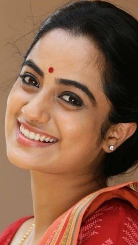 Namitha Pramod Namitha Pramod Saree, Ayesha Jhulka, South Indian Women, Namitha Pramod, Drinking Coconut, Marathi Culture, India Actress, Beauty Smile, Grace Beauty