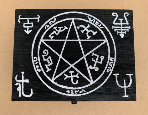 Dean And John Winchester, Protection Ward, Supernatural Pentagram, John Winchester Journal, John Winchester, Supernatural Dean Winchester, Dark Times, Supernatural Dean, Supernatural Fans