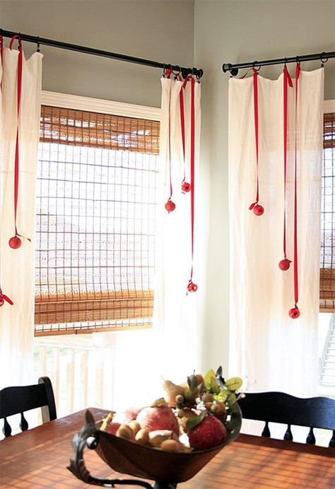 Christmas Curtain Ideas, Christmas Window Decoration, Christmas Window Decorations, Window Decorations, Xmas Diy, Christmas Decorations For The Home, Indoor Christmas, Christmas Window, The Curtains