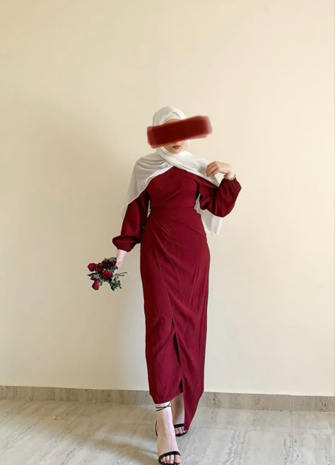 Amaranth Dress Hijab, Hijabi Red Outfit, Red Abaya Outfit, Red Dress With Hijab, Red Hijabi Dresses, Red Dress Hijab Outfit, Hijabi Red Dress, Shefong Dress, Modest Red Dress