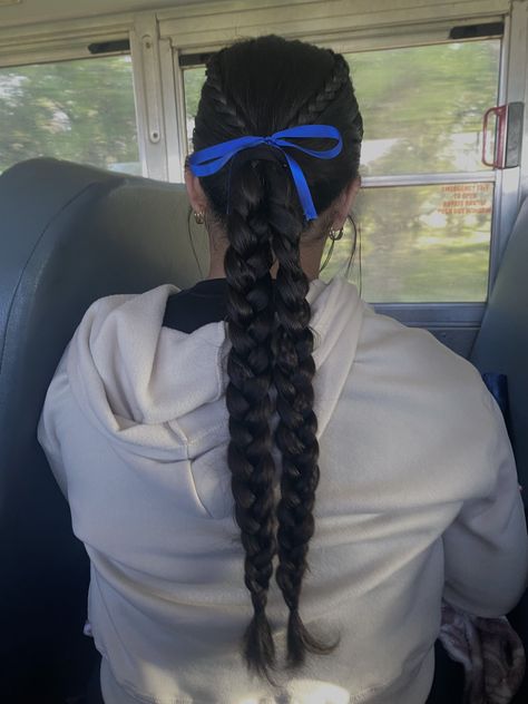 Volleyball Hair With Ribbon, One Rubber Band Hairstyles, Hair Ideas For Soccer, School Spirit Hairstyles, Hairstyles For Tennis Players, Footy Hairstyles, Track Meet Hairstyles Easy, Softball Game Day Hairstyles, Tennis Hair Styles