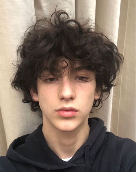 Men Haircut Curly Hair, Short Grunge Hair, Wavy Hair Men, Hair Inspiration Short, Boys With Curly Hair, Wavy Curly Hair, 짧은 머리, Permed Hairstyles, Curly Hair Men