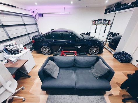 1,057 kedvelés, 17 hozzászólás – Official PRFCT | CLIQUE® (@prfct.clique) Instagram-hozzászólása: “◼️Perfect Man Cave?◼�️ // @reingarageau __________________________________ #prfctclique #bmw #bmwf80…” Warehouse Living, Garage Design Interior, Garage Guest House, Garage Loft, Ultimate Garage, Luxury Garage, Man Cave Home Bar, Man Caves, Garage Ideas