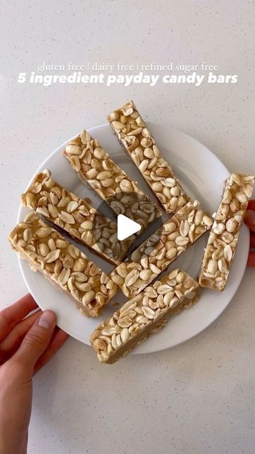 Ruth Anne Bigley on Instagram: "5 ingredient payday candy bars! they’re gluten free, dairy free, and refined sugar free, and so easy to make.

ingredients:
•1 cup natural, salted peanut butter
•1/4 cup coconut oil
•1/4 cup raw honey or pure maple syrup
•1 1/2 tsp pure vanilla extract
•peanuts

instructions:
1. first, melt the coconut oil. next, mix together the peanut butter, melted coconut oil, honey or maple syrup, and vanilla extract in a bowl until smooth. set aside.
2. next, line a standard 8x5 loaf pan with parchment paper and cover the entire bottom of the pan with peanuts.
3. pour the peanut butter mixture over the peanuts then place in the freezer for 30 minutes.
4. once the peanut butter layer has hardened slightly, remove from the freezer and sprinkle the top with peanuts. gentl Homemade Payday, Good Protein Foods, Payday Candy, Payday Candy Bar, Gf Sweets, Healthier Treats, Chocolate Recipes Homemade, Sweet Bites, Homemade Candy