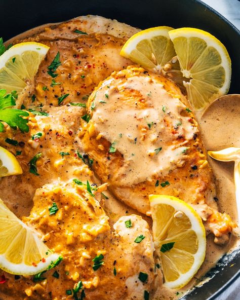 Lemon Garlic Chicken Lemon Garlic Chicken Oven, Spicy Lemon Garlic Chicken, Chicken Thigh Recipes Lemon Garlic, Easy Lemon Garlic Chicken, Lemon Garlic Chicken Recipe, Garlic Lemon Chicken, Lemon Garlic Chicken Thighs, Gf Dinners, Garlic Chicken Recipe