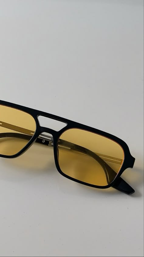 Glasses Amazon, Accessory Inspo, Trendy Glasses, Men Classic, Stylish Glasses, Pilot Sunglasses, Mens Fashion Streetwear, Yellow Aesthetic, Vintage Glasses