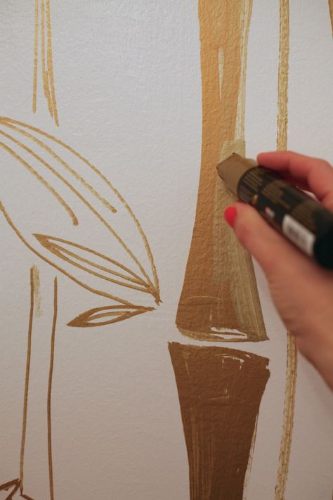 decocolor paint marker gold Pen Wallpaper, Wallpaper Ceiling Ideas, Fake Wallpaper, Gold Painted Walls, Painted Beams, Wallpaper Walls, Gold Sharpie, Art Deco Bathroom, Accent Wall Paint