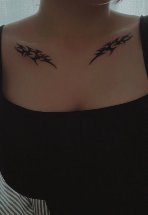 Emo Collar Bone Tattoo, Grunge Collar Bone Tattoo, Goth Collarbone Tattoo, Gothic Collar Bone Tattoo, Below Collar Bone Tattoo, Tattoo Ideas Collar Bone, Collar Bone Tattoo Ideas, Sigil Tattoos, Under Collar Bone Tattoos