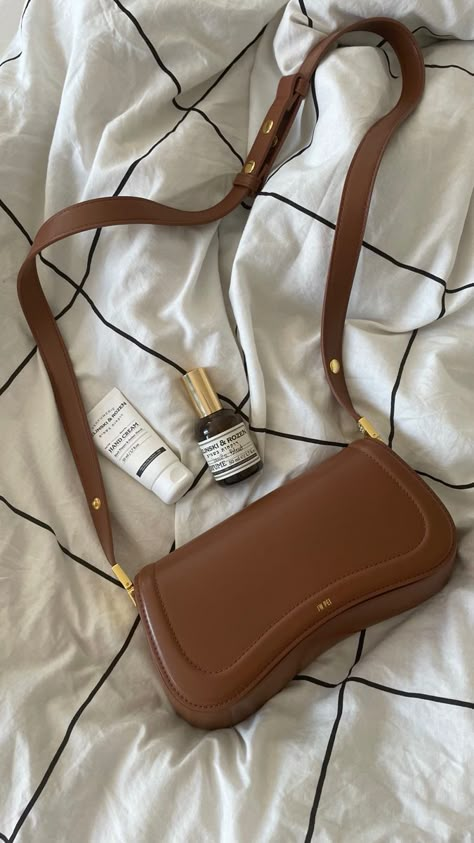 Sling Bags Aesthetic, Purse Aesthetic Outfit, Office Bags For Women, Basic Bags, Amazon Bag, Purse Aesthetic, Guess Shoulder Bag, Cute Shoulder Bag, Jw Pei