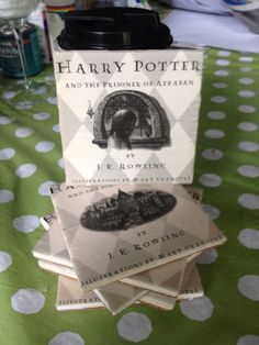 Harry Potter Coasters, Book Coasters, Coaster Diy, Coasters Diy, Harry Potter Items, Harry Potter Christmas, Harry Potter Crafts, Harry Potter Diy, Yes I Can