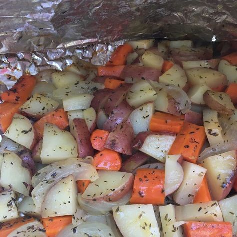 Grilled Potatoes And Veggies, Potato Carrot Onion Recipes, Grilled Potatoes And Onions In Foil, Foil Potatoes, Potato Packets, Foil Meals, Thanksgiving Potatoes, Foil Packet Potatoes, Roasted Potatoes And Carrots