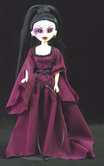 Abcynthia Chaser is her name. Bleeding Edge goth doll Goth Dolls, Fantasy Witch, Living Dead Dolls, Equestria Girl, Gothic Vampire, 2000s Nostalgia, Gothic Dolls, Goth Art, Living Dolls