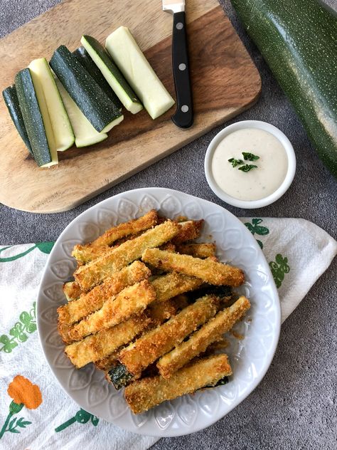 Airfryer Zucchini Fries Airfryer Zucchini Fries, Airfryer Zucchini, Classic Spinach Dip Recipe, Caprese Bites, Spinach Dip Recipe, Healty Dinner, Parmesan Zucchini, Pretty Life, 5 Ingredient Recipes