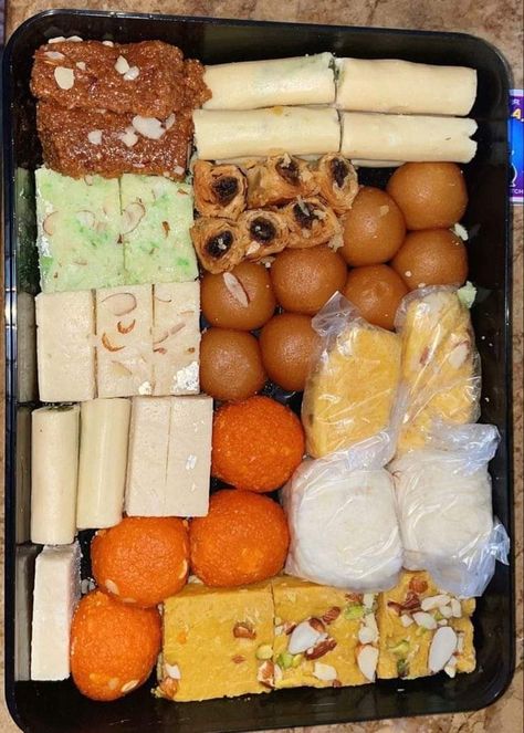 Mithai Image, Diwali Desserts, Diwali Mithai, Sweets Photography, Room Snapchat Stories, Hospital Room Snapchat, Room Snapchat, Indian Mithai, Pakistani Food Recipes