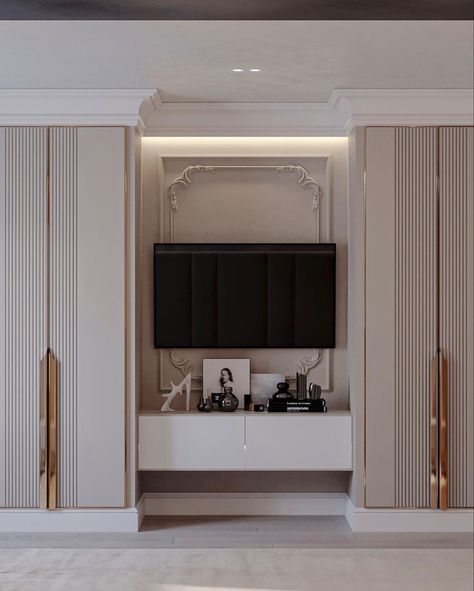 Lcd With Wardrobe, Tv Unit Between Wardrobes, Led Panel With Wardrobe, Closet Con Tv, Wardrobe With Tv Unit, Wooden Wardrobe Design, Unique Bedroom Design, Modern Cupboard, Luxe Bedroom