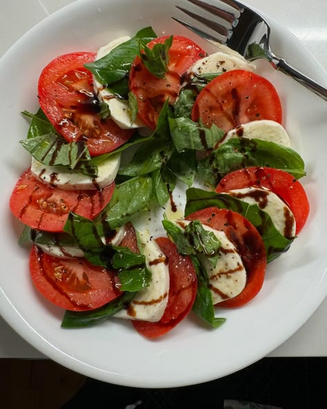 Picked basil from my garden and made this for lunch. I love caprese salad. Yummy Salad Aesthetic, Lunch Healthy Aesthetic, Summer Salads Aesthetic, Caprese Salad Aesthetic, Caprese Lunch, Food Aestethic, Shape Pizza, Lunch Aesthetic, Aesthetic Healthy Food