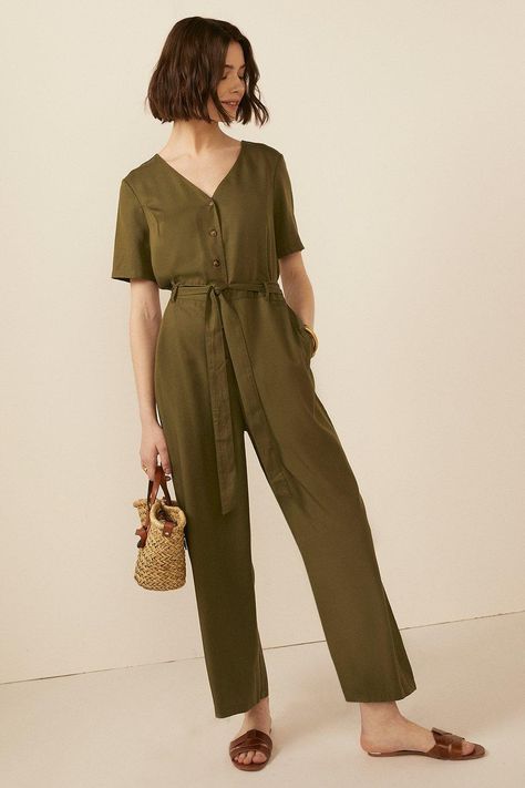 Tie Waist Jumpsuit Minimalist Boho Fashion, Linen Jumpsuit Outfit, Minimalist Jumpsuit, Earthy Outfits Aesthetic, Spring Jumpsuit, Outfits Jumpsuit, Fun Fits, Plain Jumpsuits, Spring Jumpsuits