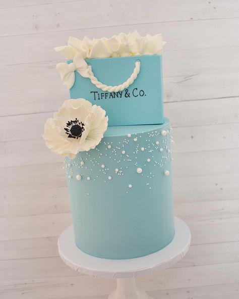 Tiffany And Co Cake Ideas, Tiffany Bridal Shower Cake, Tiffany Co Cake Ideas, Tiffany And Co Cake, Tiffany Birthday Cake, Tiffany Cake, Tiffany Blue Birthday Cake, Tiffany Blue Cake, Tiffany Blue Birthday Party