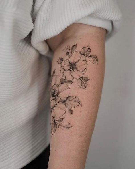 Asya • Floral tattoo on Instagram: "Peonies and anemones for Cristina. Thank you, it was nice meeting you! 🤍" Peony And Anemone Tattoo, Fine Line Anemone Tattoo, Anenome Flower Tattoos, Anemone Flower Tattoo, Anenome Flower, Anemone Tattoo, Watercolor Tattoo Flower, Nice Meeting You, Poppies Tattoo