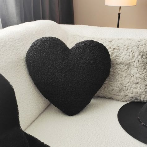 DreamsGelsomino - Etsy Black Decorative Pillows, Heart Shaped Pillow, Heart Cushion, Halloween Pillow, Pillow Plush, Pillow Christmas, Sherpa Fabric, Shaped Pillow, White Throw Pillows