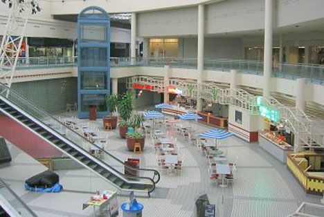 Eastland Mall, Abandoned Malls, Mall Food Court, Dead Malls, Vintage Mall, Food Courts, Nice Recipes, Centre Commercial, Retro Interior