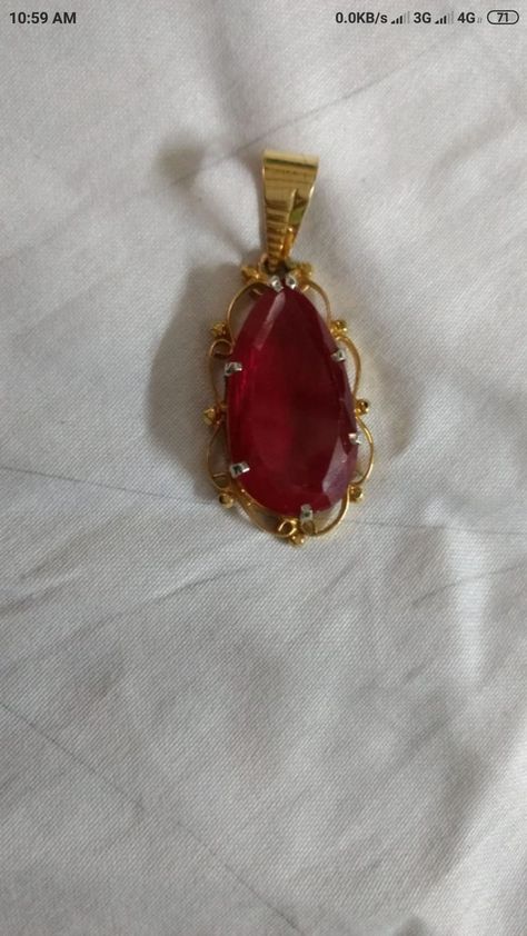 Stone Pendent Designs, Gold Pendent, Ruby Set, Neck Pieces Jewelry, Indian Jewelry Earrings, Gold Jewelry Outfits, Lucky Stone, Gold Pendant Jewelry, Gold Jewellery Design Necklaces