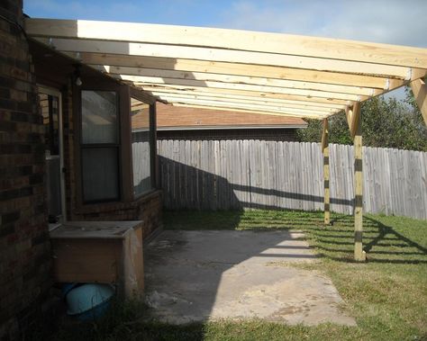 How I built a patio cover for my own house. With pictures I took for the permit inspector to make the approval inspection go smoothly. Build A Patio Cover, Metal Patio Covers, Build A Patio, Ideas Para Decorar Jardines, Patio Plan, Diy Patio Cover, Curved Pergola, Diy Awning, Building A Patio