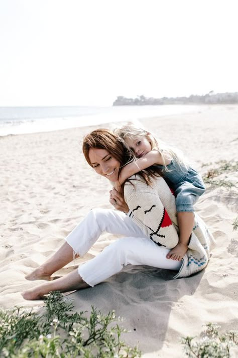 Family Beach Pictures Outfits, Ocean Photoshoot, Easy Quotes, Beach Photoshoot Family, Beach Photoshoot Ideas, Mother Daughter Photoshoot, Quotes Relatable, Mommy And Me Photo Shoot, Mother Daughter Photos