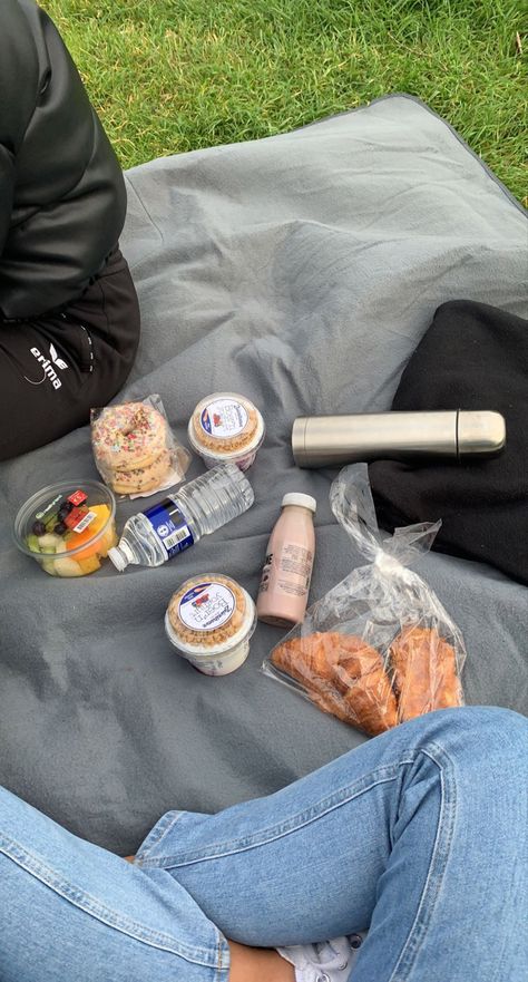 #picnic #morningvibes #morning #sunrise #food Morning Picnic Breakfast, Breakfast Snaps, Morning Picnic, Morning Sunrise, Early Morning, Quick Saves