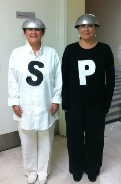 Salt And Pepper Costume Couples, Salt And Paper Costume, Halloween Costumes Homemade Women, Salt Costume Diy, Halloween Costume Diy Couples, Salt And Pepper Costume Diy, Costume Diy Couple, Salt And Pepper Halloween Costumes, Diy Duo Costumes