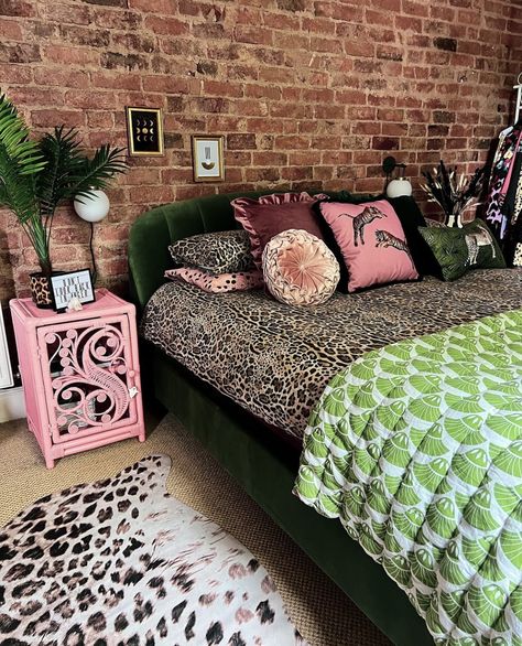 Leopard Boho Bedroom, Black Green And Pink Bedroom, Pink And Cheetah Print Bedroom, Green And Leopard Bedroom, Pink And Leopard Bedroom, Pink And Black Bedroom Aesthetic, Emerald Green And Pink Bedroom, Cheetah Bedroom Decor, Leopard Print Bedroom Ideas