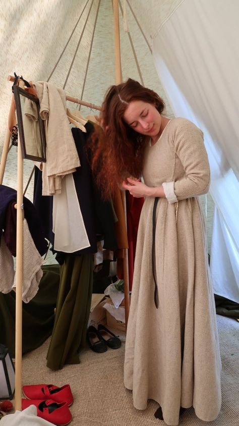 Medieval Shift, Medieval Headwear, Medieval Tent, Medieval Camping, Things I Have Done, History Bounding, Working Dresses, Sca Garb, Medieval Garb