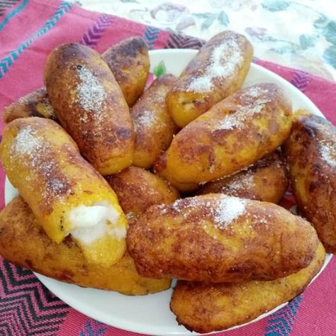 Receta para hacer rellenitos de plátano con manjar, delicioso postre guatemalteco | Aprende Guatemala.com Cooking Recipes Desserts, Latin America, Central America, Guatemala, Sugar Free, Dessert Recipes, Cooking Recipes, Chef