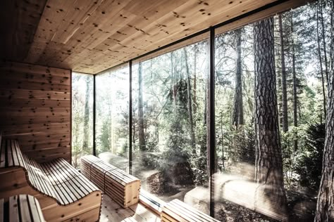 Forest Cabin Modern Interior, Nordic Spa Design, Forest Resort Ideas, Sauna Forest, Forest Sauna, Cabin Spa, Scandinavian Spa, Forest Spa, Mountain Spa