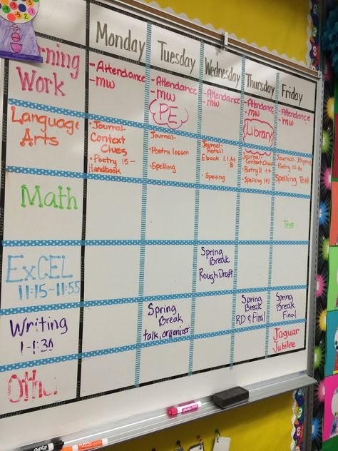 One of my teachers I worked with used this whiteboard with black tape to write the schedule on every day.  I thought it was great because she could separate each section and not have to erase the entire thing every day.  It was an excellent way for the students to keep track of the week and to keep a routine. Week At A Glance Classroom Board, Weekly Agenda Board Classroom, Weekly Board Schedule, White Board Ideas Teacher, Homeschool Whiteboard Schedule, Agenda Whiteboard Classroom, White Board Schedule Ideas Classroom, Classroom Weekly Schedule, Class Whiteboard Organization