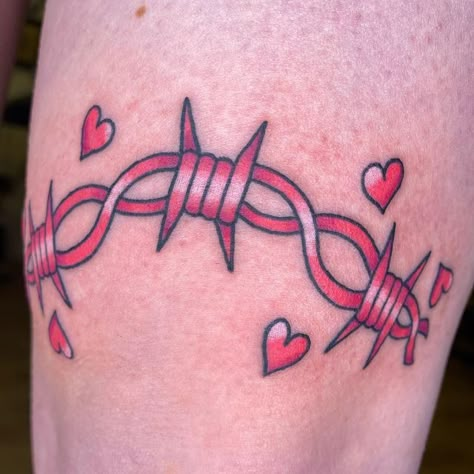 ⚡️SLAY TATTOO⚡️ on Instagram: "Got to do this matching pair of the cutest barbed wire on the knees the other day! Can’t get enough of these! DM me to get booked in for cute barbed wire in cool places! 💖 . . . #tattooartist #tattoo #cutetattoo #traditionaltattoo #manchestertattoo #tattoosnob #barbedwiretattoo #pinktattoo #hearttattoo" Pink Barbed Wire Tattoo, Razorblade Heart Tattoo, Red Barbed Wire Tattoo, Girly Barbed Wire Tattoo, Feminine Barbed Wire Tattoo, Heart Barbed Wire Tattoo, Heart Frame Tattoo, Pink Traditional Tattoo, Traditional Barbed Wire Tattoo