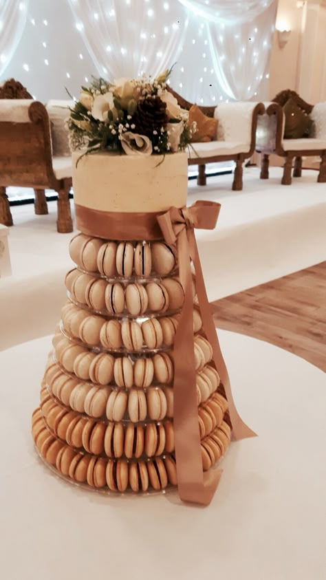 Dessert Cones Wedding, Macaroon Wedding Display, Macaroon Tower Wedding Cake, Macaroon Cake Wedding, Wedding Macarons Display, Macroon Cake Ideas, Wedding Cake With Macarons, Macaroon Wedding Cake, Macaron Wedding Cake