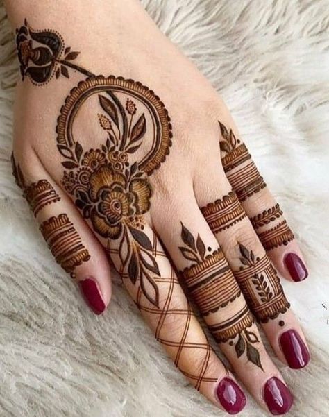 Raksha Bandhan Mehndi Designs, Finger Henna Designs, Simple Henna Tattoo, Design Henna, Very Simple Mehndi Designs, Simple Mehndi Designs Fingers, Henna Tattoo Designs Simple, Latest Bridal Mehndi Designs, Mehndi Designs Front Hand