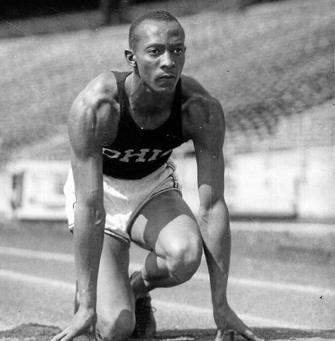 Jesse Owens Inducte Jessie Owens, Jesse Owens, Black Runners, Track And Field Athlete, Team Success, The Book Thief, Long Jump, Olympic Athletes, Sports Hero