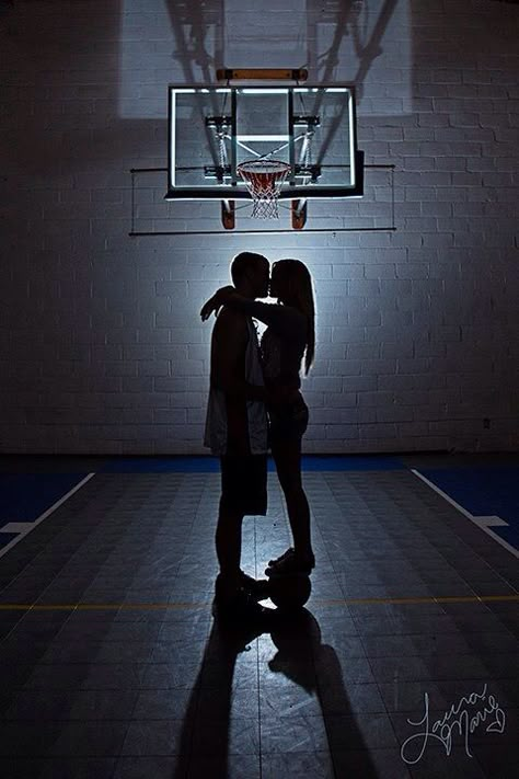 Love & Basketball Basketball Couple Pictures, Basketball Relationship Goals, Basketball Engagement Photos, Basketball Relationships, Basketball Couples, Basketball Boyfriend, Sports Couples, Bola Basket, Basketball Photography